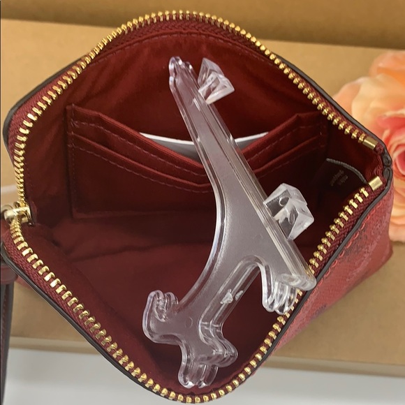 COACH Corner Zip Wristlet Im/bright red/cherry mul - Picture 10 of 14